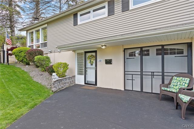 232 Wynnfield Drive, Camillus, NY 13219