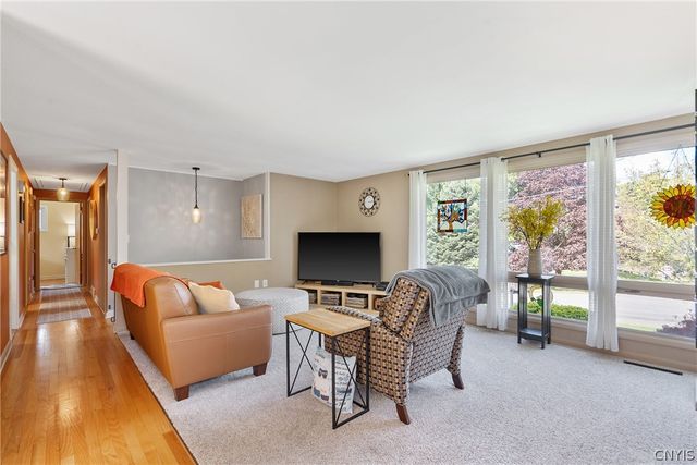 232 Wynnfield Drive, Camillus, NY 13219
