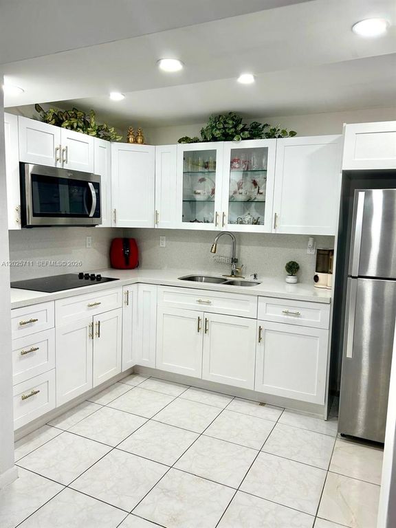 9081 Sunrise Lakes Blvd 113, Sunrise, FL 33322