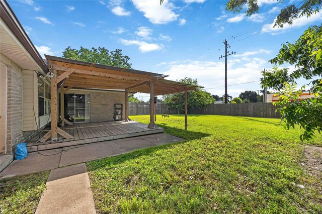 5427 Timpani Drive, Friendswood, TX 77546