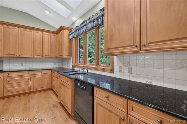 425 Courtney Road, Leonard, MI 48367