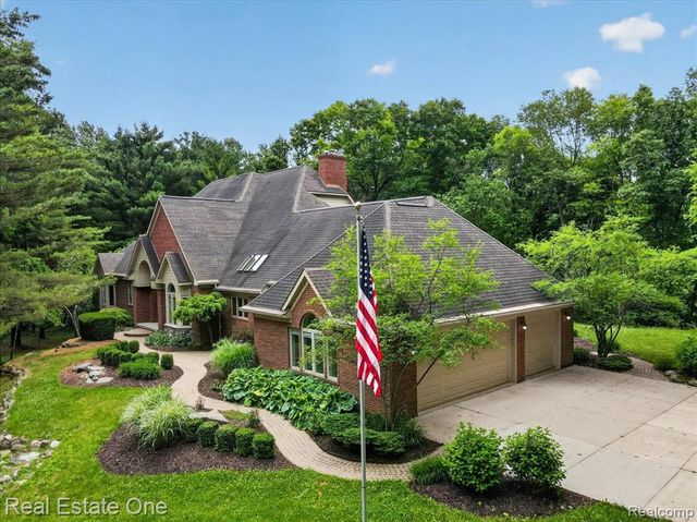 425 Courtney Road, Leonard, MI 48367