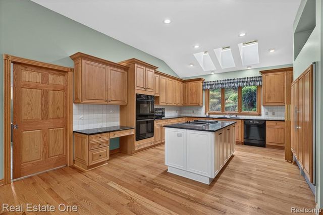 425 Courtney Road, Leonard, MI 48367