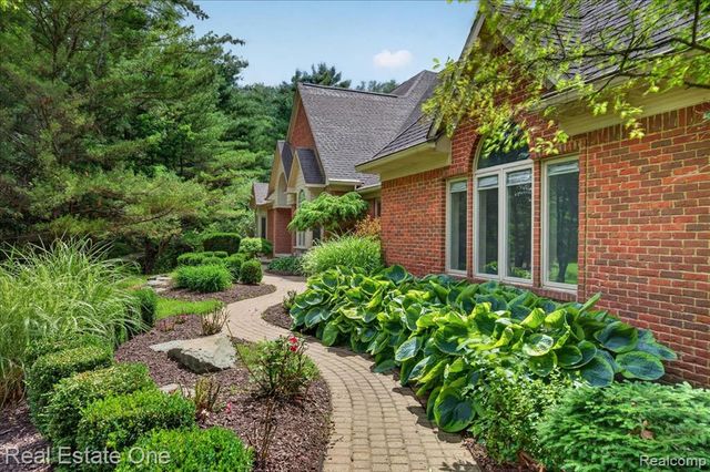425 Courtney Road, Leonard, MI 48367