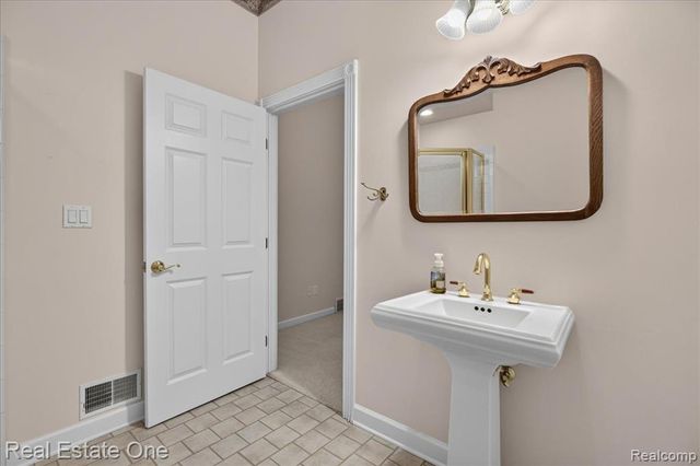 425 Courtney Road, Leonard, MI 48367