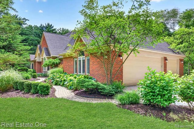 425 Courtney Road, Leonard, MI 48367