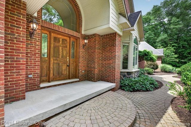 425 Courtney Road, Leonard, MI 48367