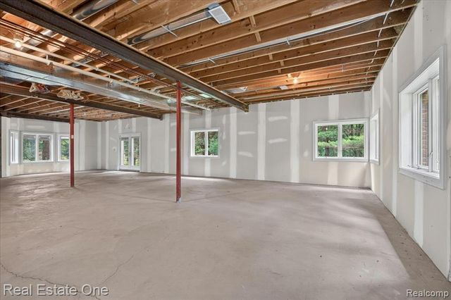425 Courtney Road, Leonard, MI 48367