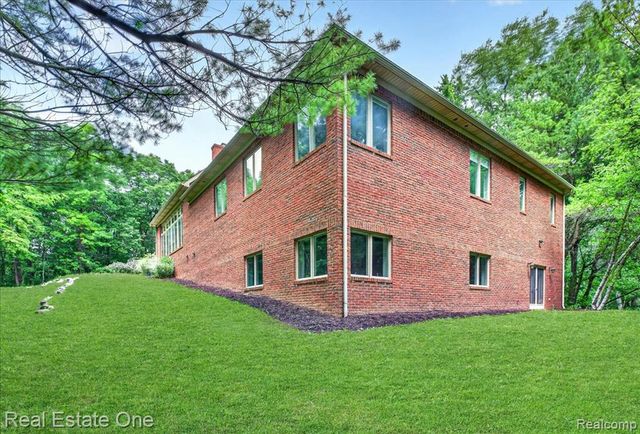 425 Courtney Road, Leonard, MI 48367