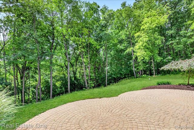 425 Courtney Road, Leonard, MI 48367
