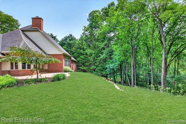425 Courtney Road, Leonard, MI 48367
