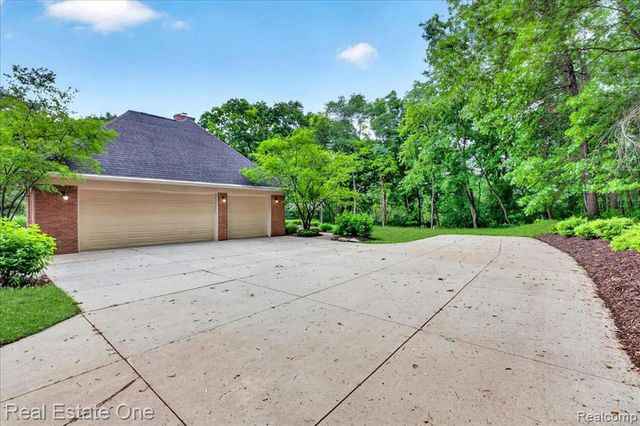 425 Courtney Road, Leonard, MI 48367