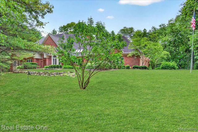 425 Courtney Road, Leonard, MI 48367