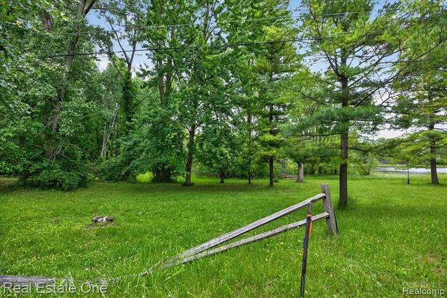 425 Courtney Road, Leonard, MI 48367