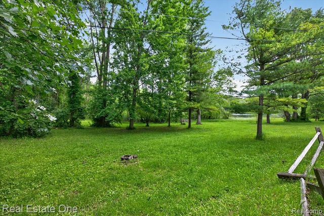 425 Courtney Road, Leonard, MI 48367