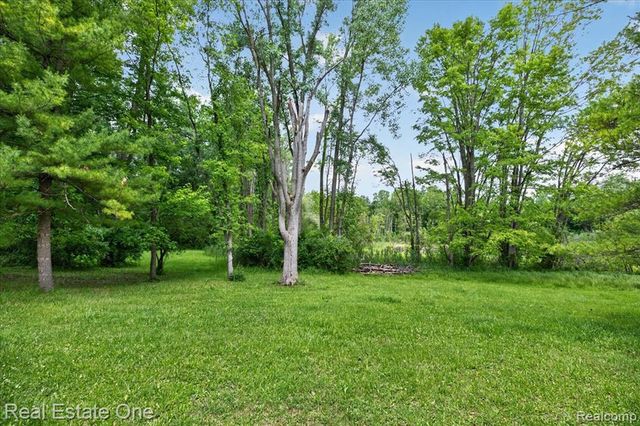 425 Courtney Road, Leonard, MI 48367
