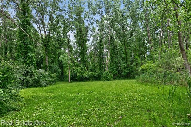425 Courtney Road, Leonard, MI 48367