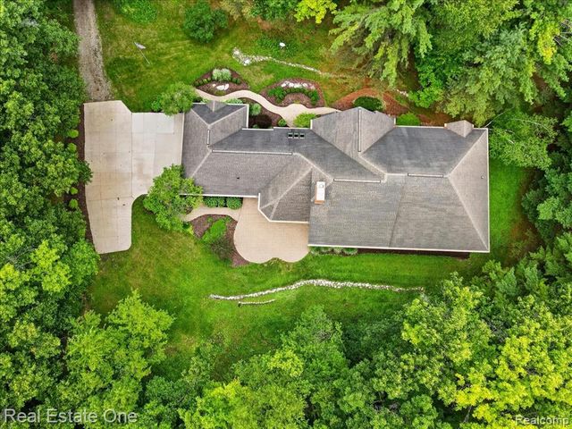 425 Courtney Road, Leonard, MI 48367