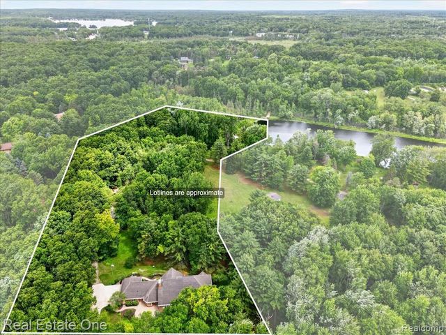 425 Courtney Road, Leonard, MI 48367