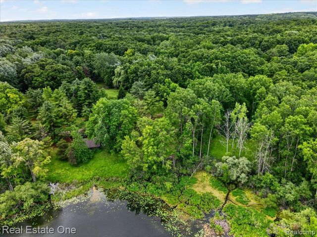 425 Courtney Road, Leonard, MI 48367