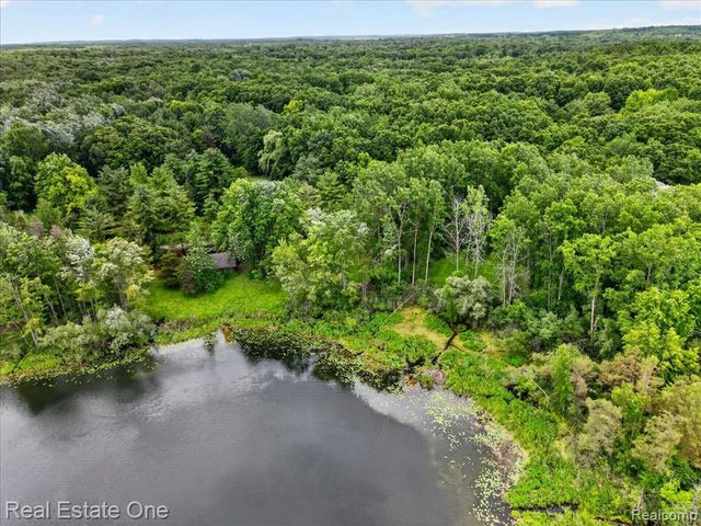 425 Courtney Road, Leonard, MI 48367
