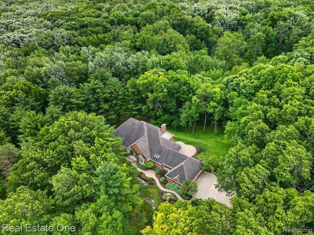 425 Courtney Road, Leonard, MI 48367