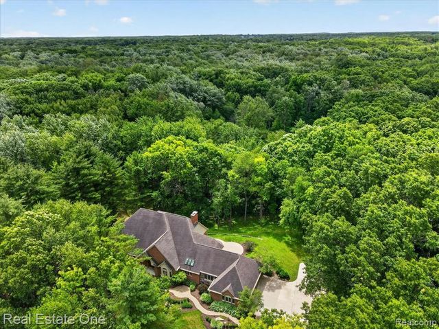 425 Courtney Road, Leonard, MI 48367