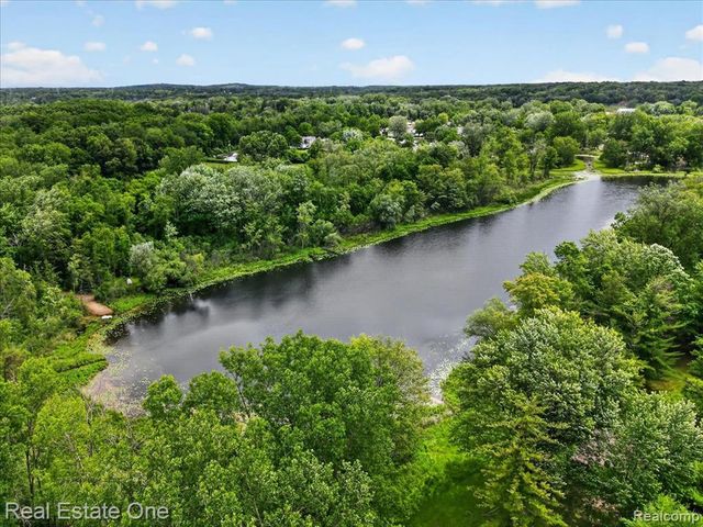 425 Courtney Road, Leonard, MI 48367