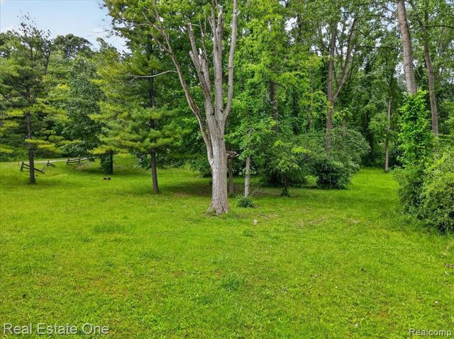 425 Courtney Road, Leonard, MI 48367