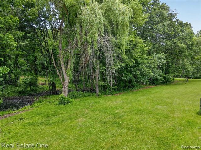 425 Courtney Road, Leonard, MI 48367