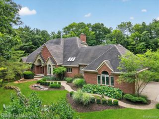 425 Courtney Road, Leonard, MI 48367