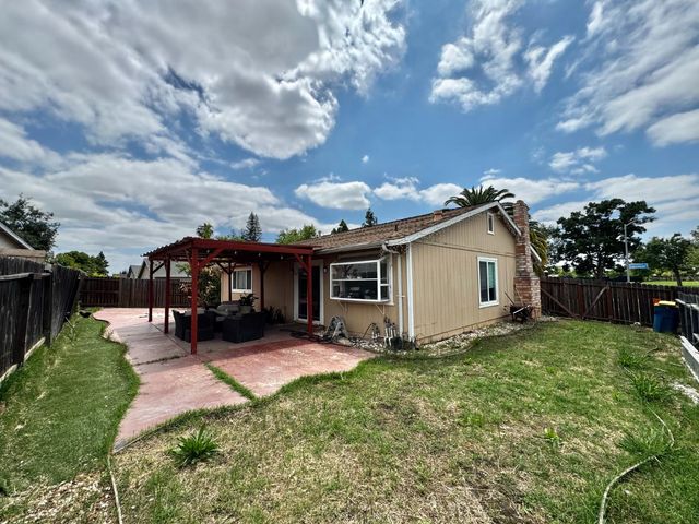 3301 Glenmoor Dr, Sacramento, CA 95827