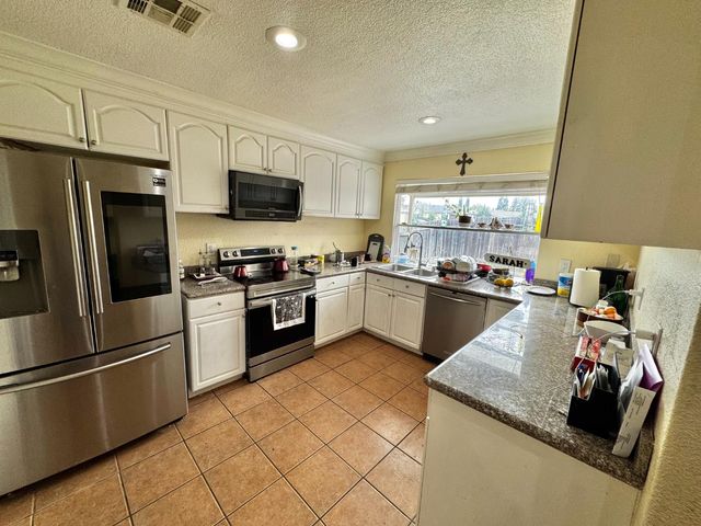 3301 Glenmoor Dr, Sacramento, CA 95827
