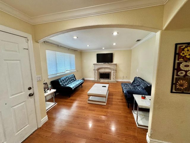 3301 Glenmoor Dr, Sacramento, CA 95827