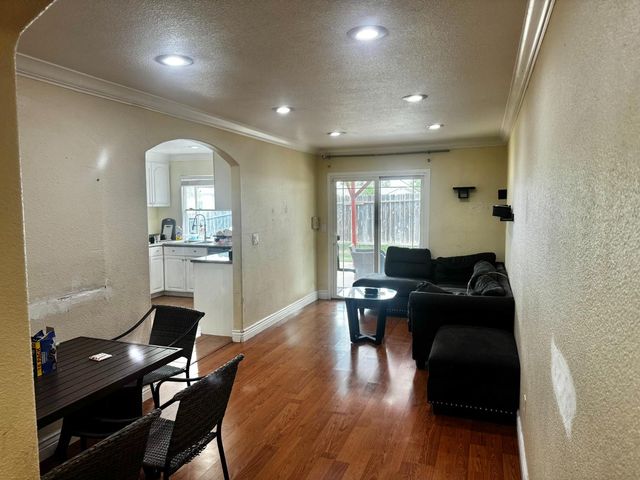 3301 Glenmoor Dr, Sacramento, CA 95827