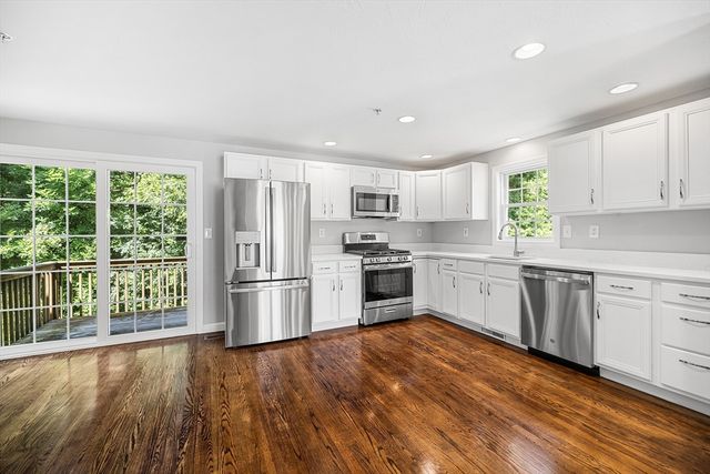 186 Tyngsboro Rd 6, Chelmsford, MA 01863