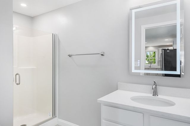 186 Tyngsboro Rd 6, Chelmsford, MA 01863
