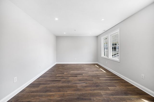 186 Tyngsboro Rd 6, Chelmsford, MA 01863
