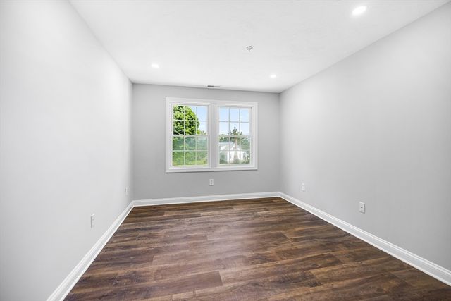 186 Tyngsboro Rd 6, Chelmsford, MA 01863