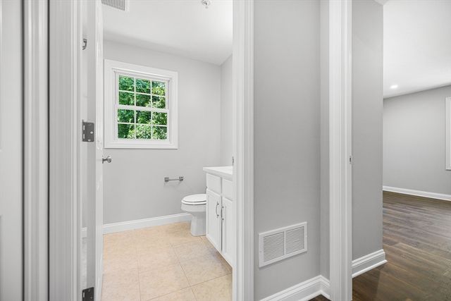 186 Tyngsboro Rd 6, Chelmsford, MA 01863