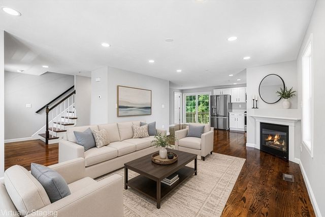 186 Tyngsboro Rd 6, Chelmsford, MA 01863