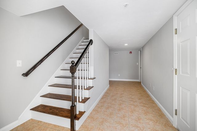 186 Tyngsboro Rd 6, Chelmsford, MA 01863