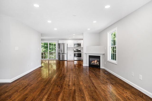 186 Tyngsboro Rd 6, Chelmsford, MA 01863
