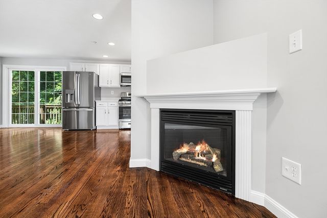 186 Tyngsboro Rd 6, Chelmsford, MA 01863