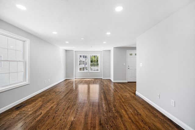 186 Tyngsboro Rd 6, Chelmsford, MA 01863