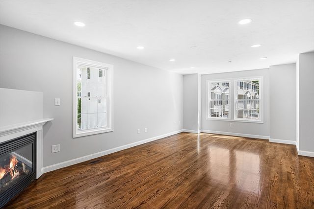 186 Tyngsboro Rd 6, Chelmsford, MA 01863