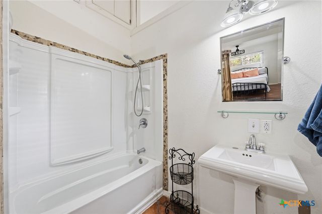 315 N Scenic Loop, Canyon Lake, TX 78133