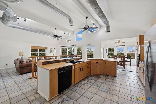 315 N Scenic Loop, Canyon Lake, TX 78133