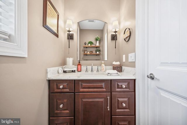13 FOX RUN, Monroe Twp, NJ 08831
