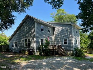 205 Harveys Lane, Hampstead, NC 28443
